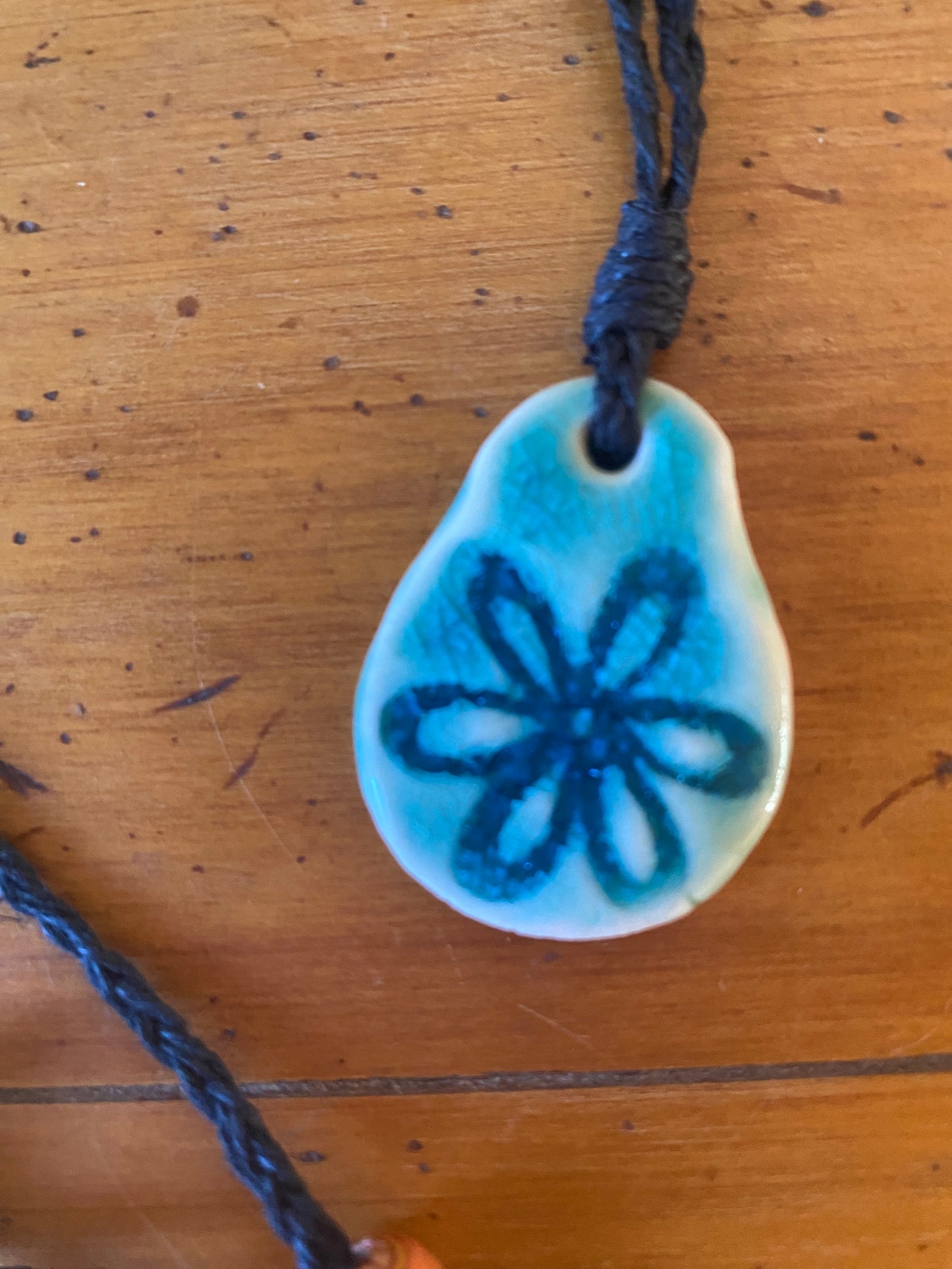 Drop necklace flower