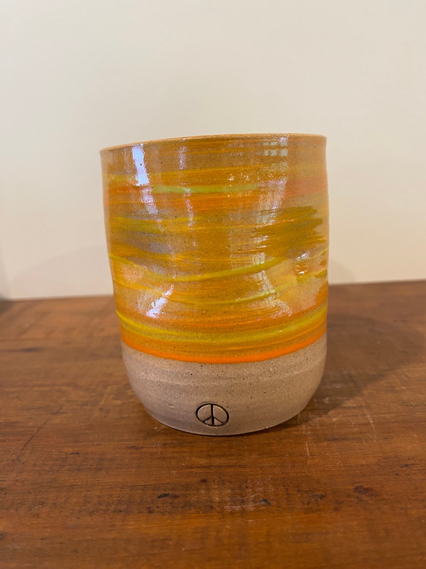 Thumb grip tumbler