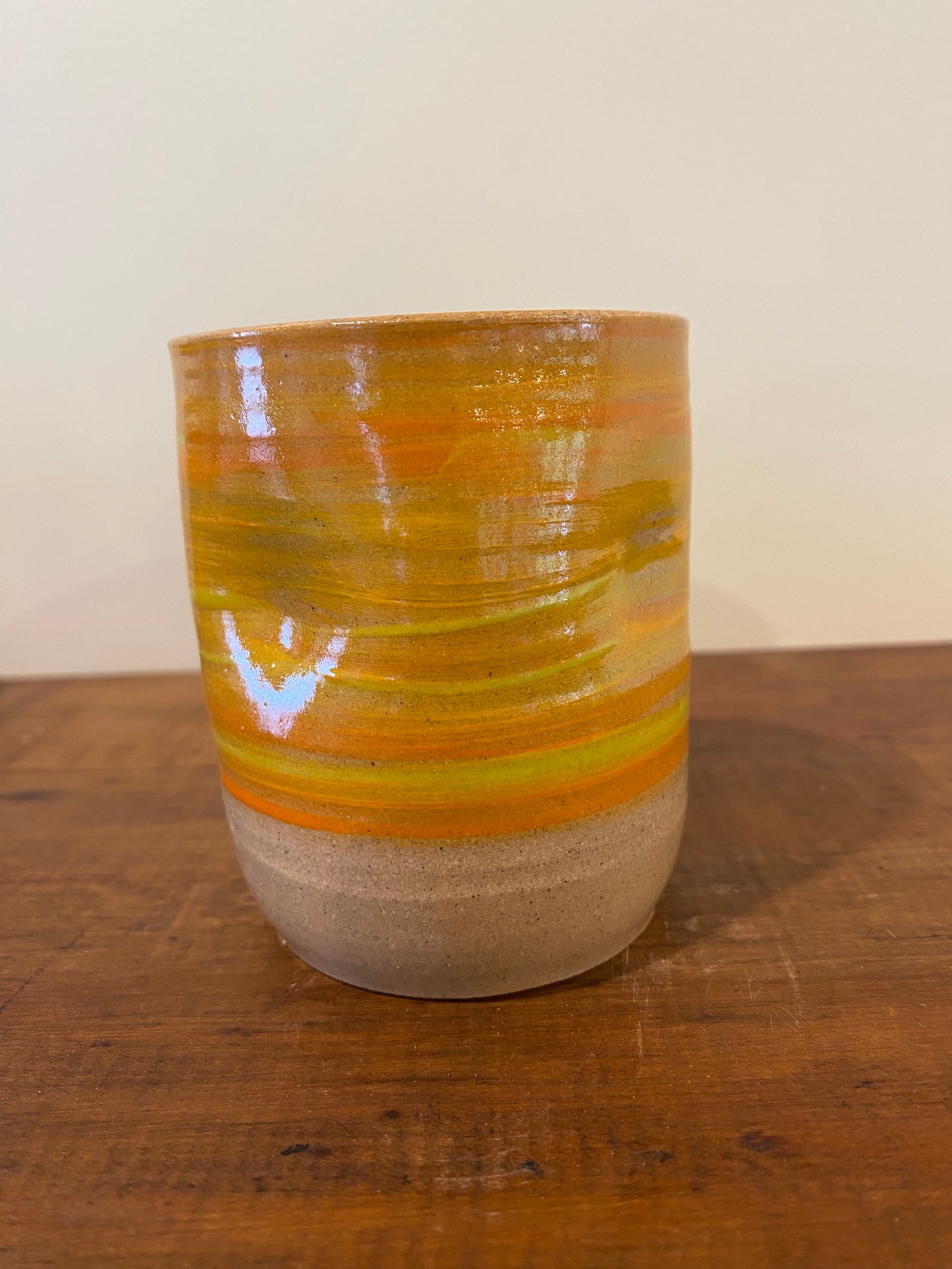 Thumb grip tumbler