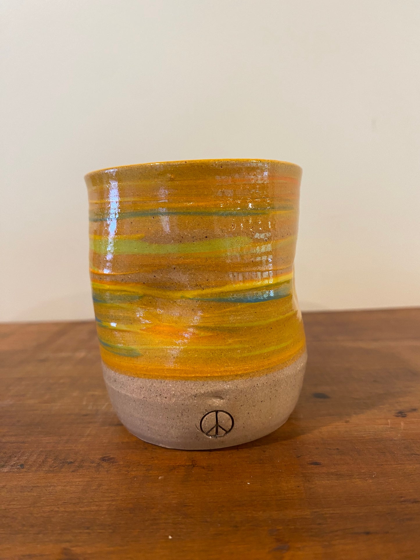 Thumb grip tumbler