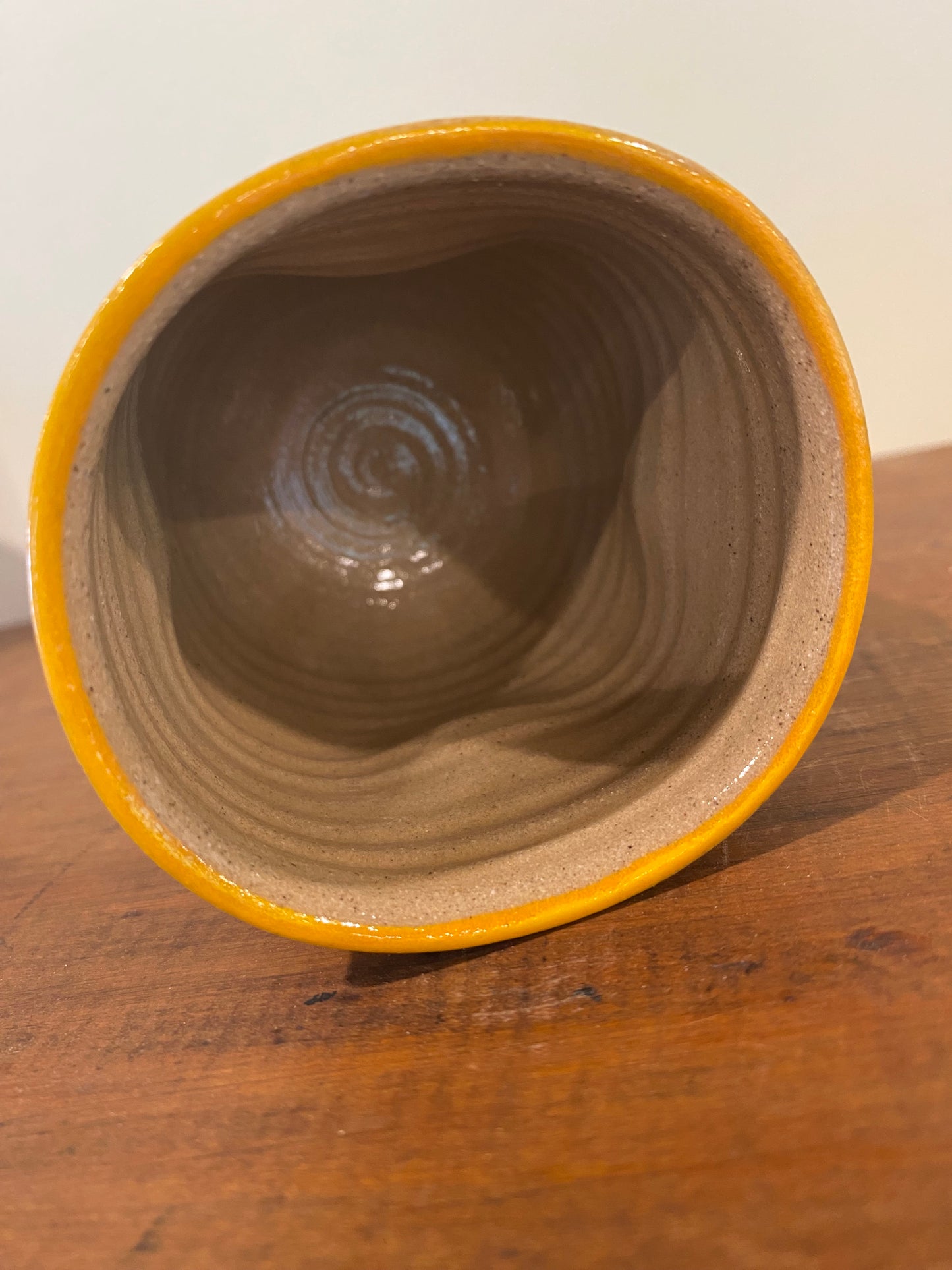 Thumb grip tumbler