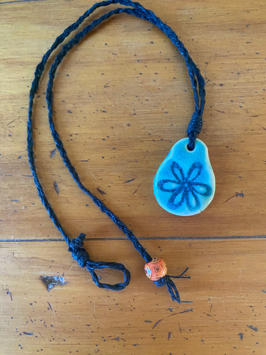 Drop necklace flower