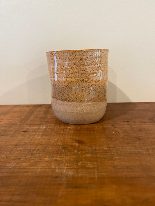 Thumb grip tumbler haystack