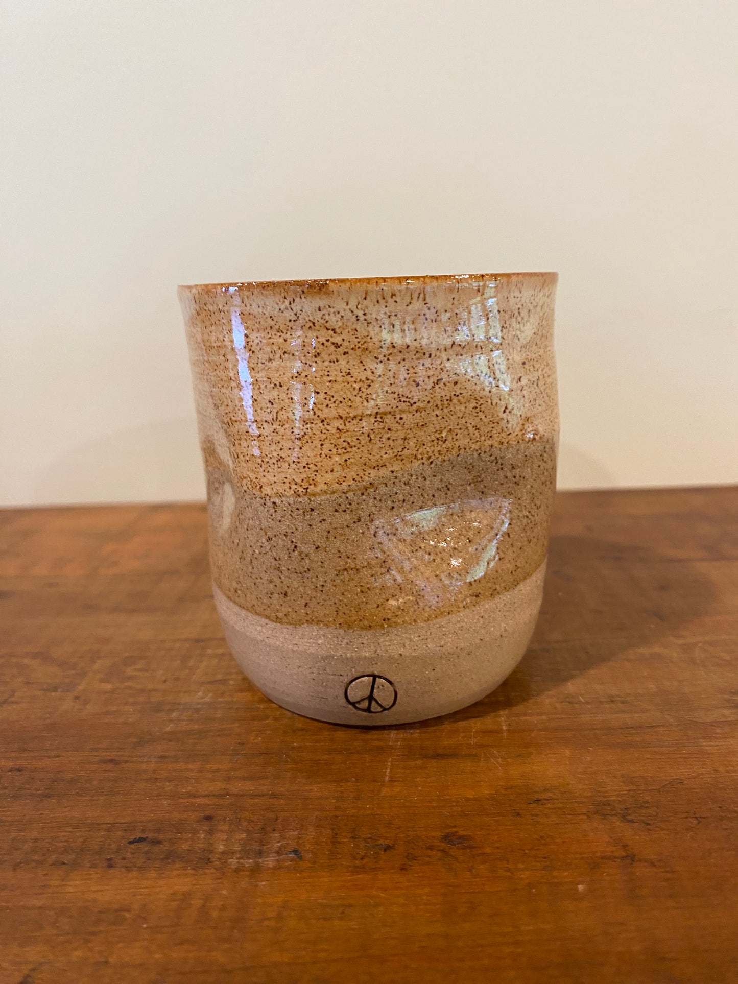 Thumb grip tumbler haystack